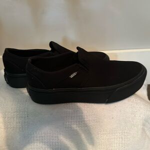 Women’s vans all black platform.